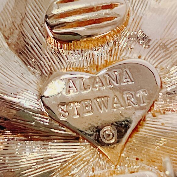 VTG Signed Alana Stewart Gold Tone Enamel Floral Clip On Earrings 1980s Jewelry - Picture 9 of 11